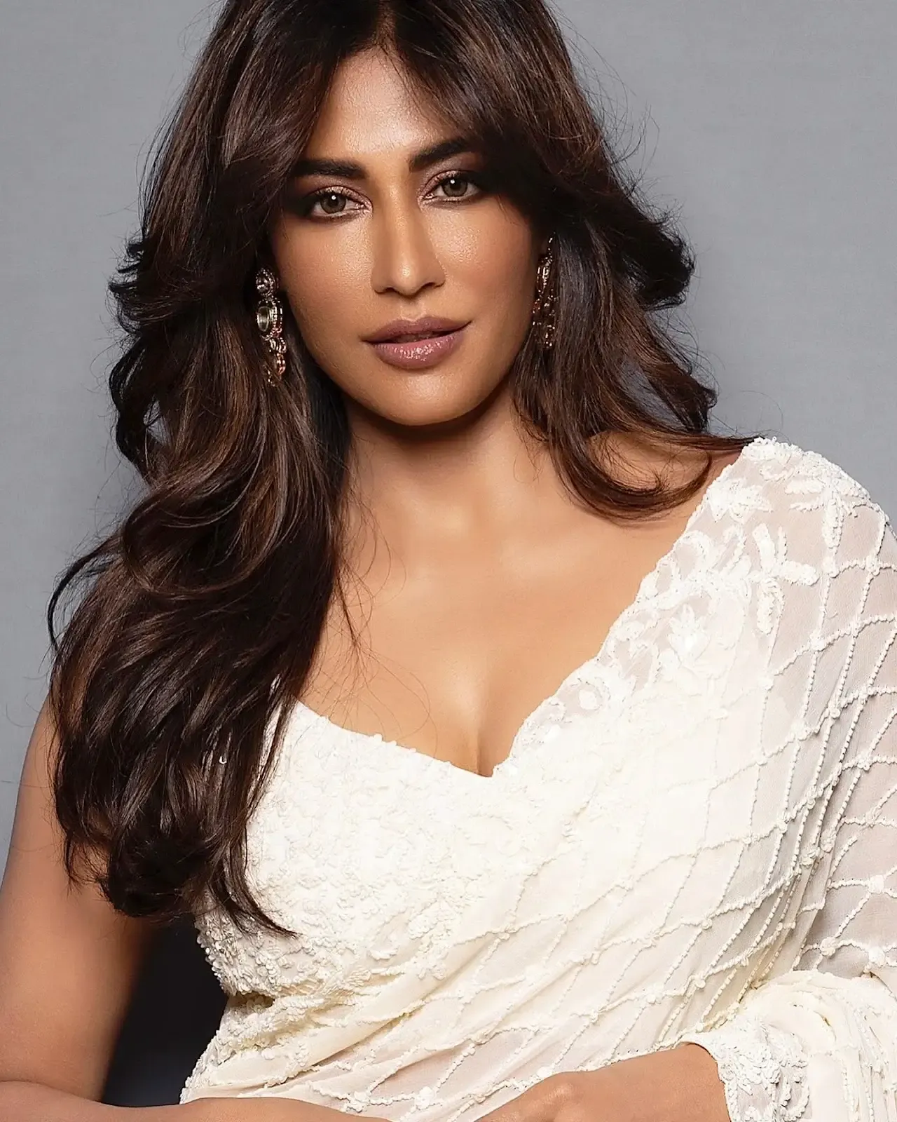 NORTH INDIAN ACTRESS CHITRANGADA SINGH IN TRADITIONAL WHITE SAREE